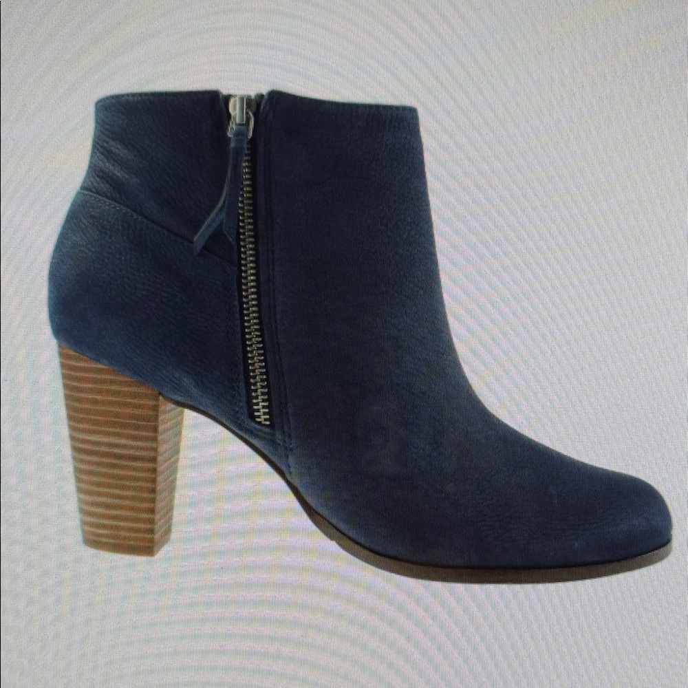Cole Hann Blue Luxe Nubuck Ankle Boot Stack Heel Side Zip 8.5 Boho Sleek Simple